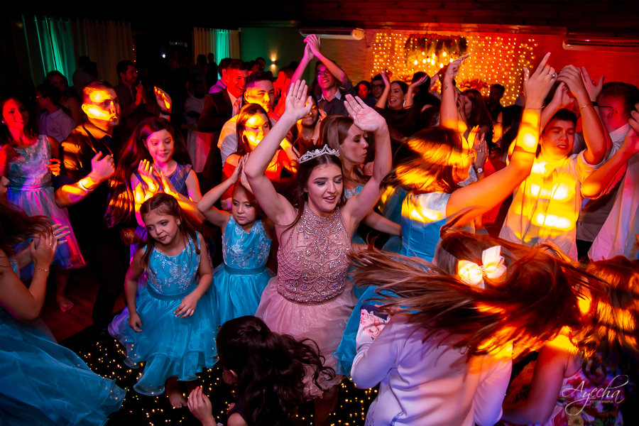 Cynthia Ayres Decoração; 15 anos; Debutantes Curitiba; Associação Sanepar Curitiba; 15 anos bailarina; balada 15 anos; deborah ayecha fotografia; fotógrafos curitiba; melhores fotografos casamento curitiba; barthender curitiba; bolo vivo 15 anos;