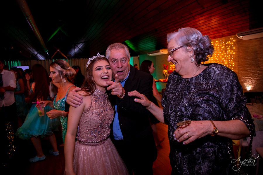 Cynthia Ayres Decoração; 15 anos; Debutantes Curitiba; Associação Sanepar Curitiba; 15 anos bailarina; balada 15 anos; deborah ayecha fotografia; fotógrafos curitiba; melhores fotografos casamento curitiba; barthender curitiba; bolo vivo 15 anos;