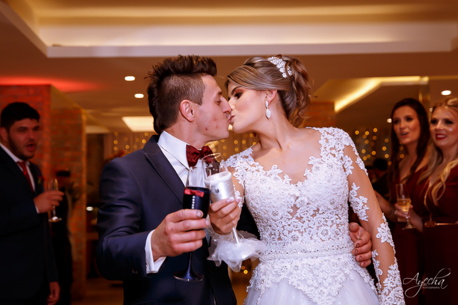 Casamento Perpétuo Socorro; Bella Vista Eventos; Tânia Marcelino; Diovanne Camilo, Invent Art; Noivas Curitibanas; Fotografia de Casamento Curitiba; Casamentos Colombo; Eventos Curitiba; Liliane Prado Make; Casamento Teatro Paiol; Noivos Teatro Paiol; 