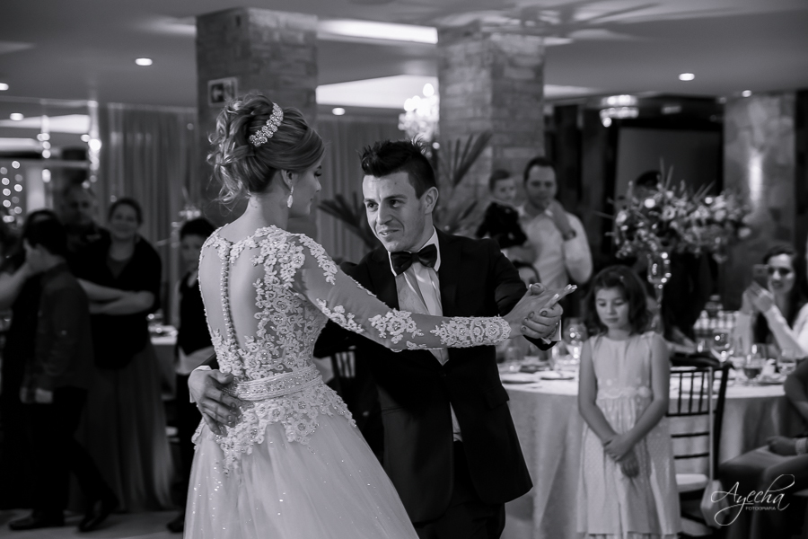 Casamento Perpétuo Socorro; Bella Vista Eventos; Tânia Marcelino; Diovanne Camilo, Invent Art; Noivas Curitibanas; Fotografia de Casamento Curitiba; Casamentos Colombo; Eventos Curitiba; Liliane Prado Make; Casamento; Studio Leylak; Dança dos Noivos; 