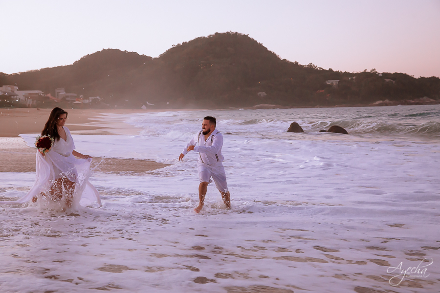 Pré wedding praia; pre wedding curitiba; fotografos de casamento; casamentos curitiba; onde fazer pre wedding; ideias para pre wedding; ensaio de casamento; ensaio de familia; casamento na praia;