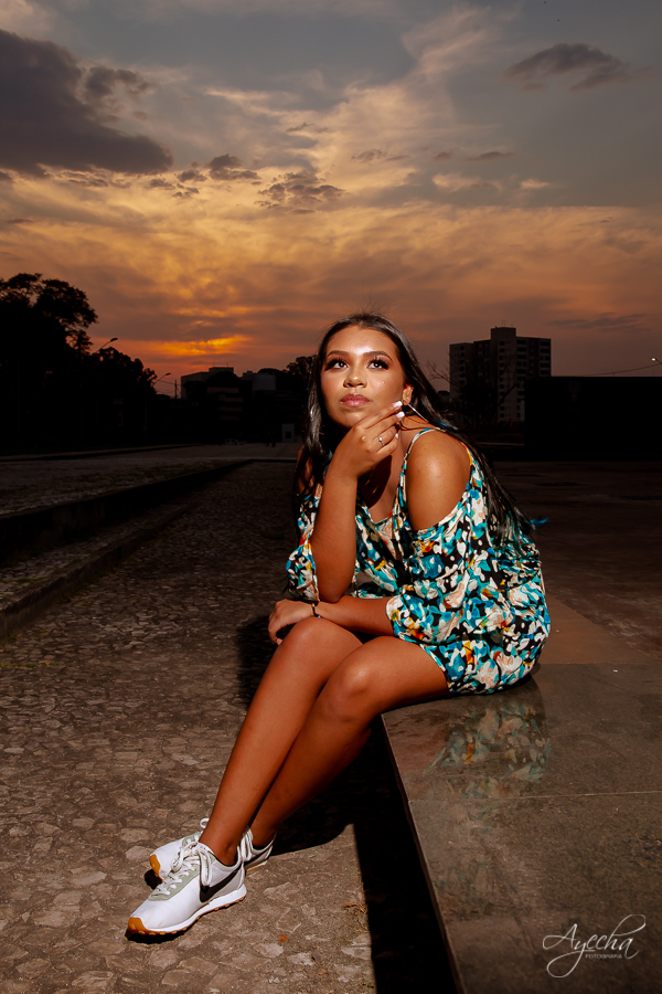 Ensaio urbano; Ensaio em Curitiba; 15 anos curitiba; debutantes curitiba; ensaio de debutante curitiba; debutantes piraquara; pinhais; são josé dos pinhais; praça nossa senhora de salete; ensaio por do sol; deborah ayecha fotografia