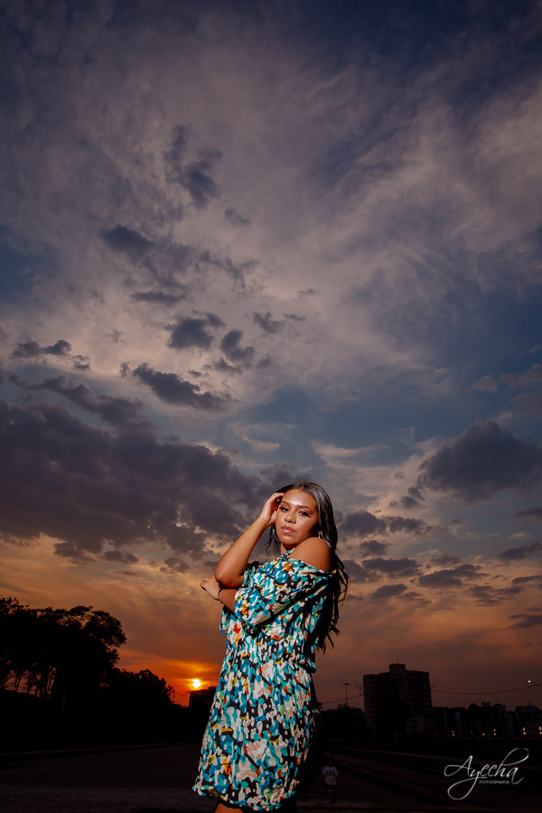 Ensaio urbano; Ensaio em Curitiba; 15 anos curitiba; debutantes curitiba; ensaio de debutante curitiba; debutantes piraquara; pinhais; melhores fotógrafos de curitiba; praça nossa senhora de salete; ensaio por do sol; deborah ayecha fotografia