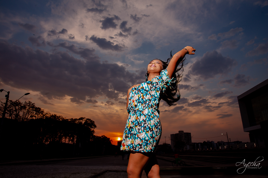 Ensaio urbano; Ensaio em Curitiba; 15 anos curitiba; debutantes curitiba; ensaio de debutante curitiba; debutantes piraquara; pinhais; melhores fotógrafos de curitiba; praça nossa senhora de salete; ensaio por do sol; deborah ayecha fotografia