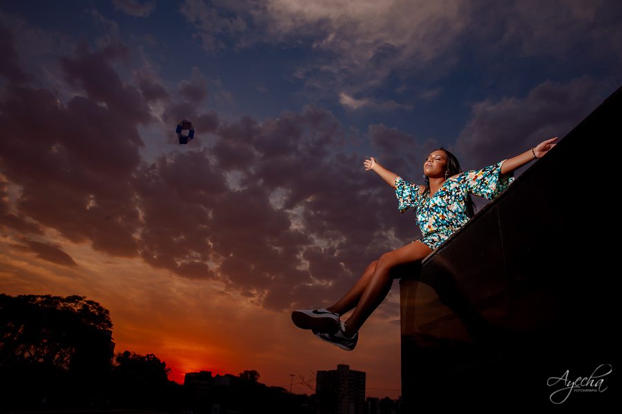 Ensaio urbano; Ensaio em Curitiba; 15 anos curitiba; debutantes curitiba; ensaio de debutante curitiba; debutantes piraquara; pinhais; melhores fotógrafos de curitiba; praça nossa senhora de salete; ensaio por do sol; deborah ayecha fotografia
