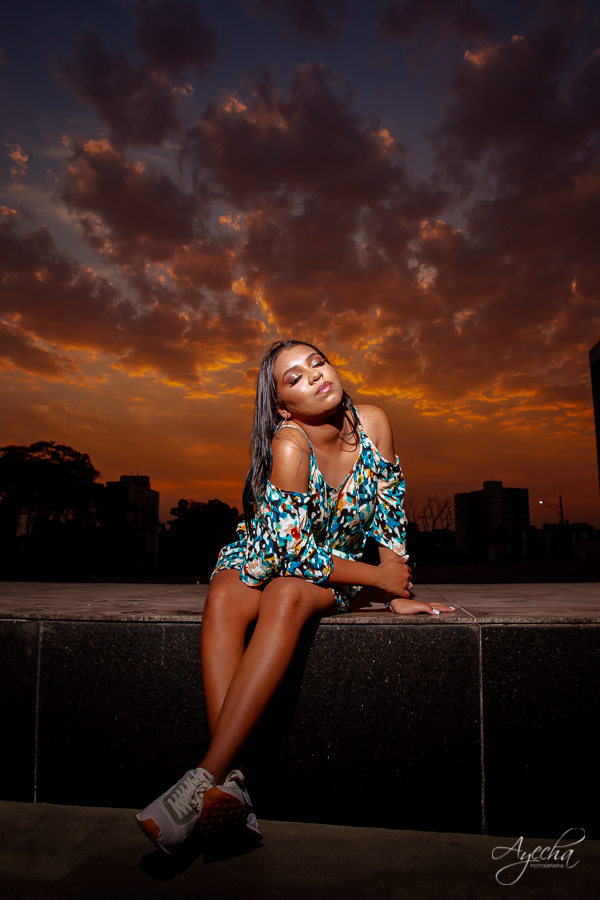 Ensaio urbano; Ensaio em Curitiba; 15 anos curitiba; debutantes curitiba; ensaio de debutante curitiba; debutantes piraquara; pinhais; melhores fotógrafos de curitiba; praça nossa senhora de salete; ensaio por do sol; deborah ayecha fotografia