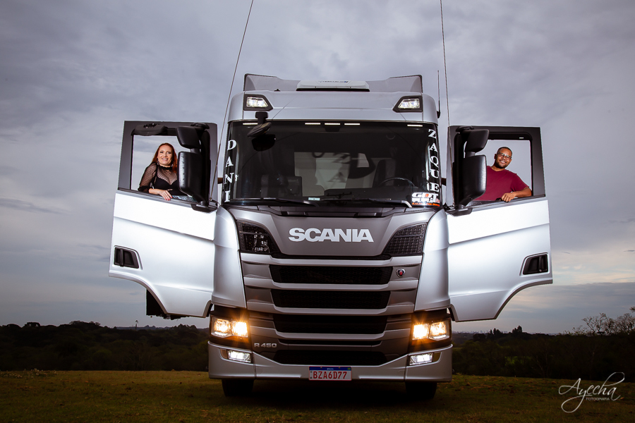 Ensaio no campo; ensaio com caminhão; scania; chácara nogarotto; ateliê marjô schastai, chácaras para ensaio curitiba; ensaio agro; pré wedding; fotógrafos de casamento; idéias para ensaio de casal; ensaio de casamento;  ensaio fotográfico plantação
