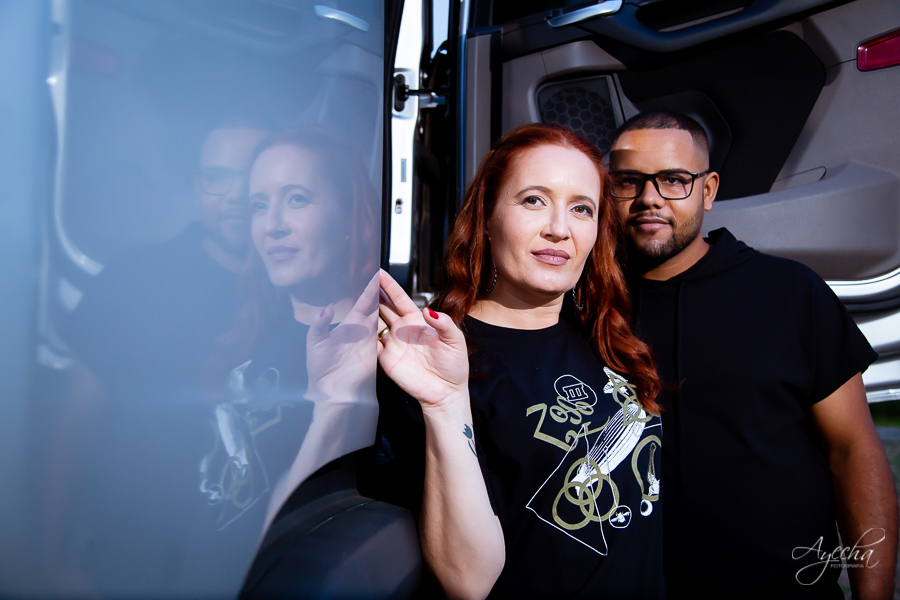 Ensaio no campo; ensaio com caminhão; scania; chácara nogarotto; ateliê marjô schastai, chácaras para ensaio curitiba; ensaio agro; pré wedding; fotógrafos de casamento; idéias para ensaio de casal; ensaio de casamento;  ensaio fotográfico plantação