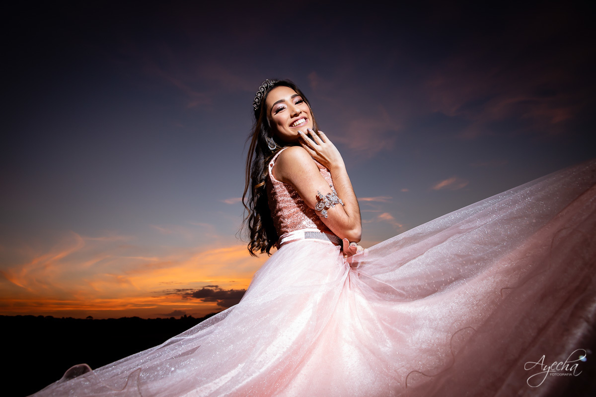 15 anos curitiba; ensaio 15 anos; ensaio debutante; book 15 anos; chácara ienkot; 15 anos urbano; 15 anos romantico; debutante street; chacara para ensaios; vestido debutante; festa 5 anos; pinterest; tumbler; balões; 