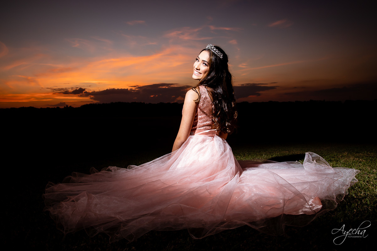 15 anos curitiba; ensaio 15 anos; ensaio debutante; book 15 anos; chácara ienkot; 15 anos urbano; 15 anos romantico; debutante street; chacara para ensaios; vestido debutante; festa 5 anos; pinterest; tumbler; balões; 