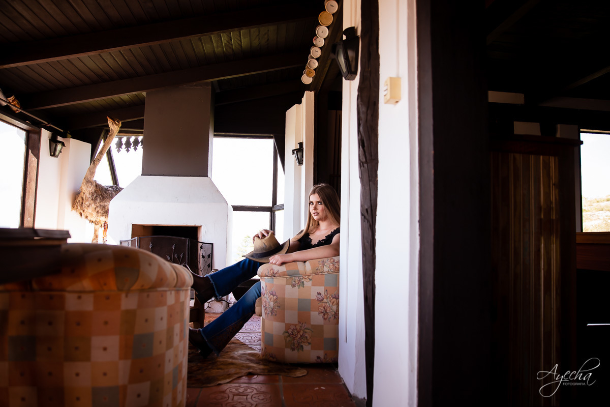 Ensaio debutante coutry, ensaio 15 anos cavalo, ensaio são luiz do purunã, debutar, ensaio princesa; vestido de debutante araucária; ensaio cowgirl; fotos com cavalo; ensaio na fazenda;