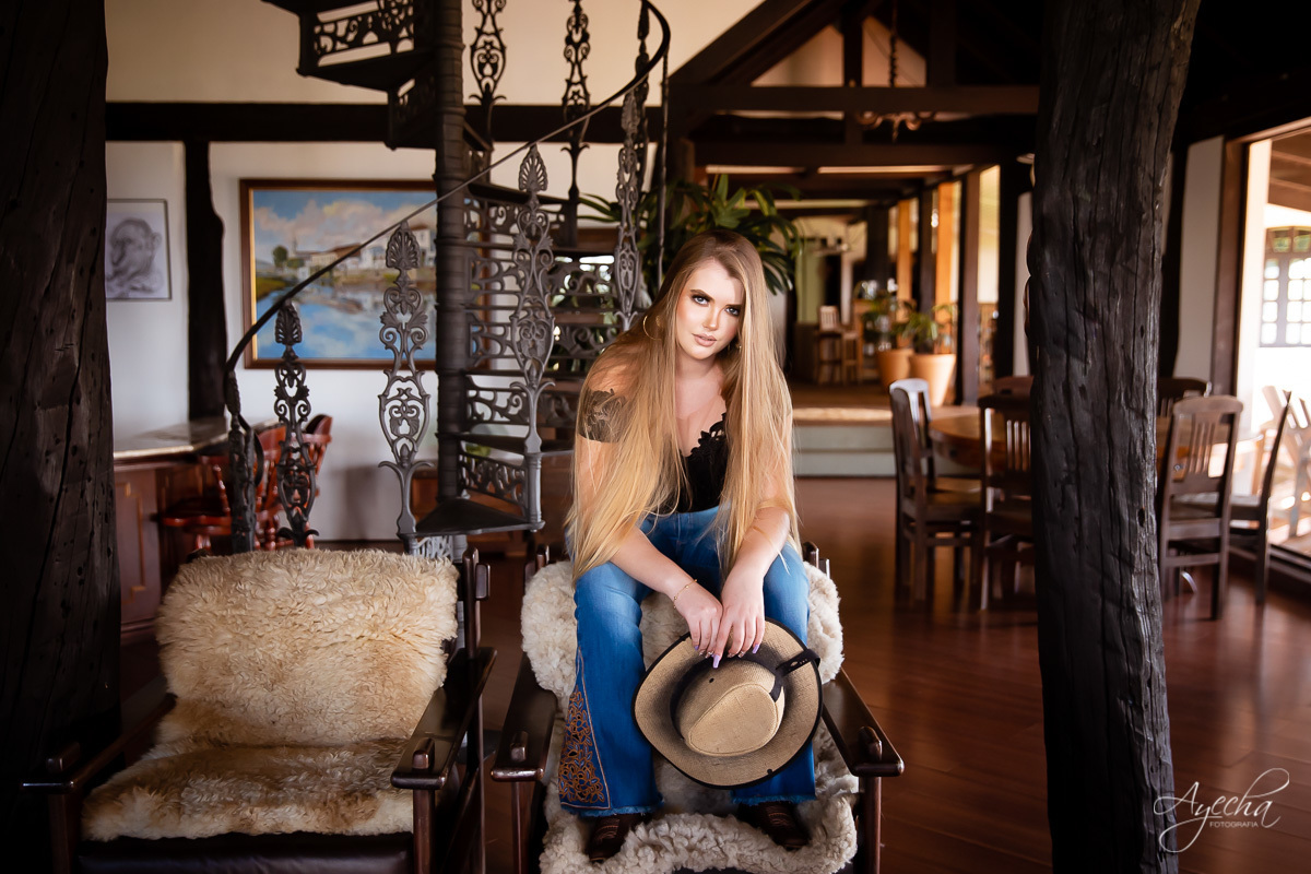 Ensaio debutante coutry, ensaio 15 anos cavalo, ensaio são luiz do purunã, debutar, ensaio princesa; vestido de debutante araucária; ensaio cowgirl; fotos com cavalo; ensaio na fazenda;