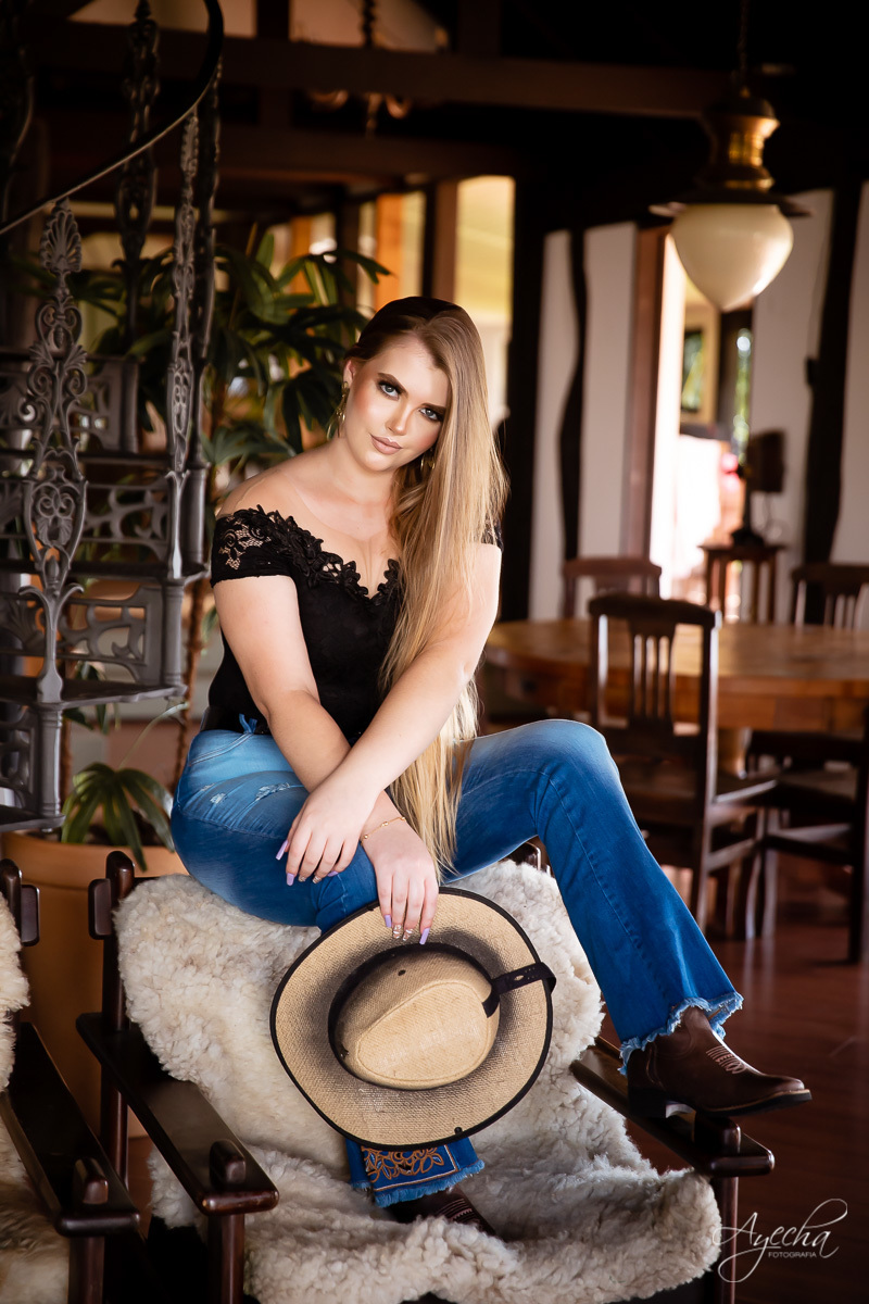 Ensaio debutante coutry, ensaio 15 anos cavalo, ensaio são luiz do purunã, debutar, ensaio princesa; vestido de debutante araucária; 