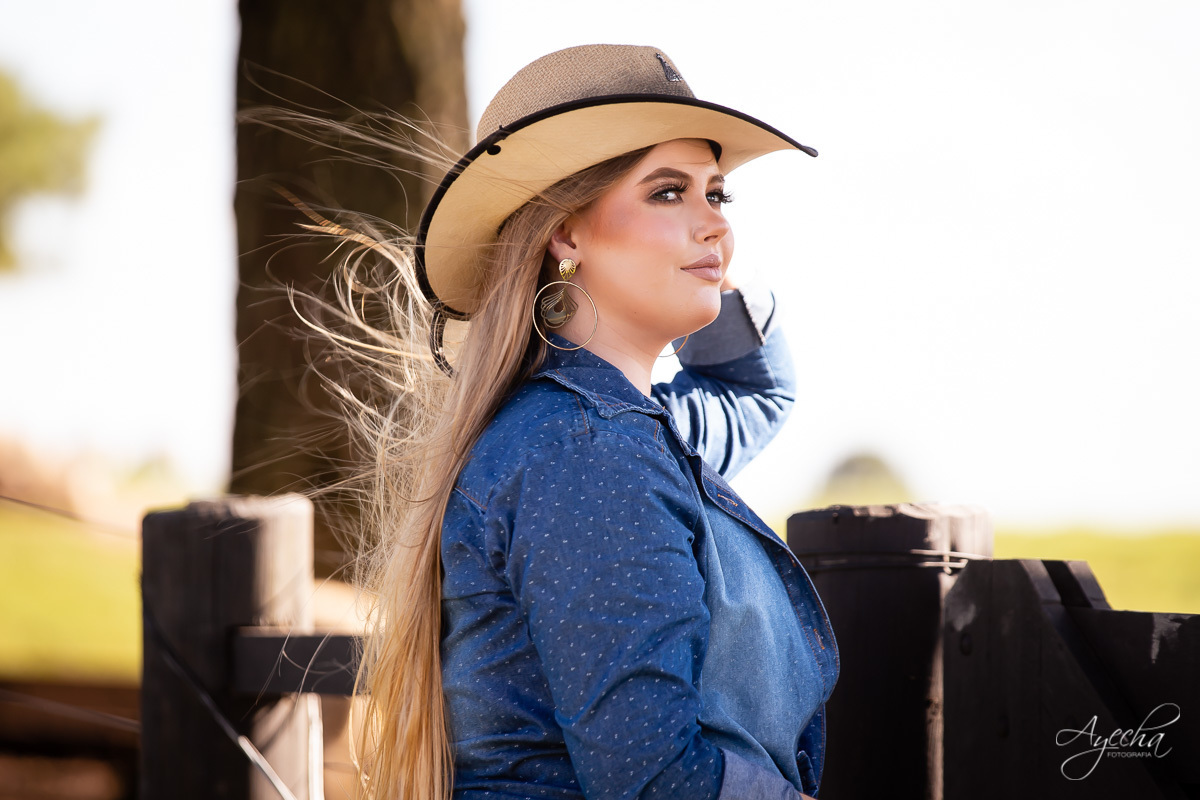 Ensaio debutante coutry, ensaio 15 anos cavalo, ensaio são luiz do purunã, debutar, ensaio princesa; vestido de debutante araucária; ensaio fazenda, 