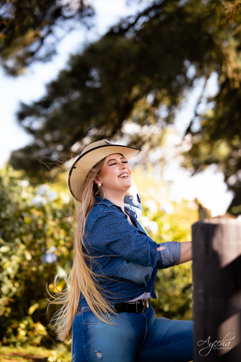 Ensaio debutante coutry, ensaio 15 anos cavalo, ensaio são luiz do purunã, debutar, ensaio princesa; vestido de debutante araucária; ensaio fazenda, 