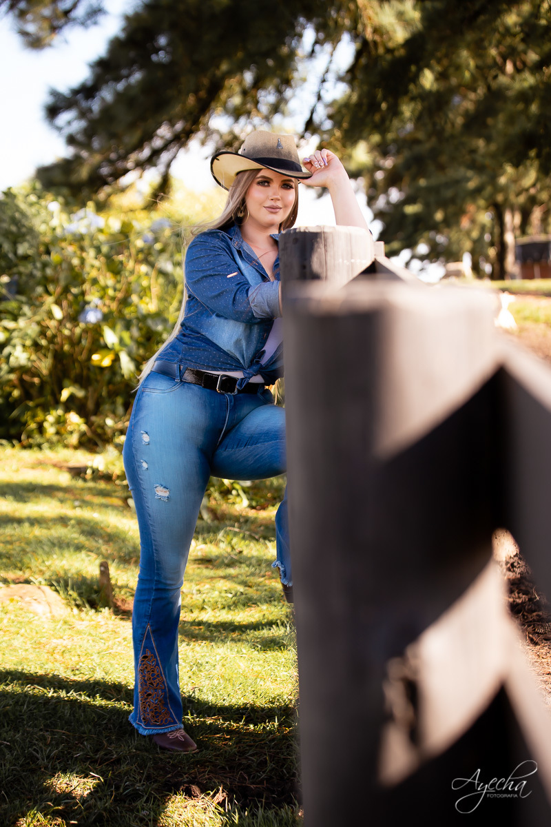 Ensaio debutante coutry, ensaio 15 anos cavalo, ensaio são luiz do purunã, debutar, ensaio princesa; vestido de debutante araucária; ensaio fazenda, 