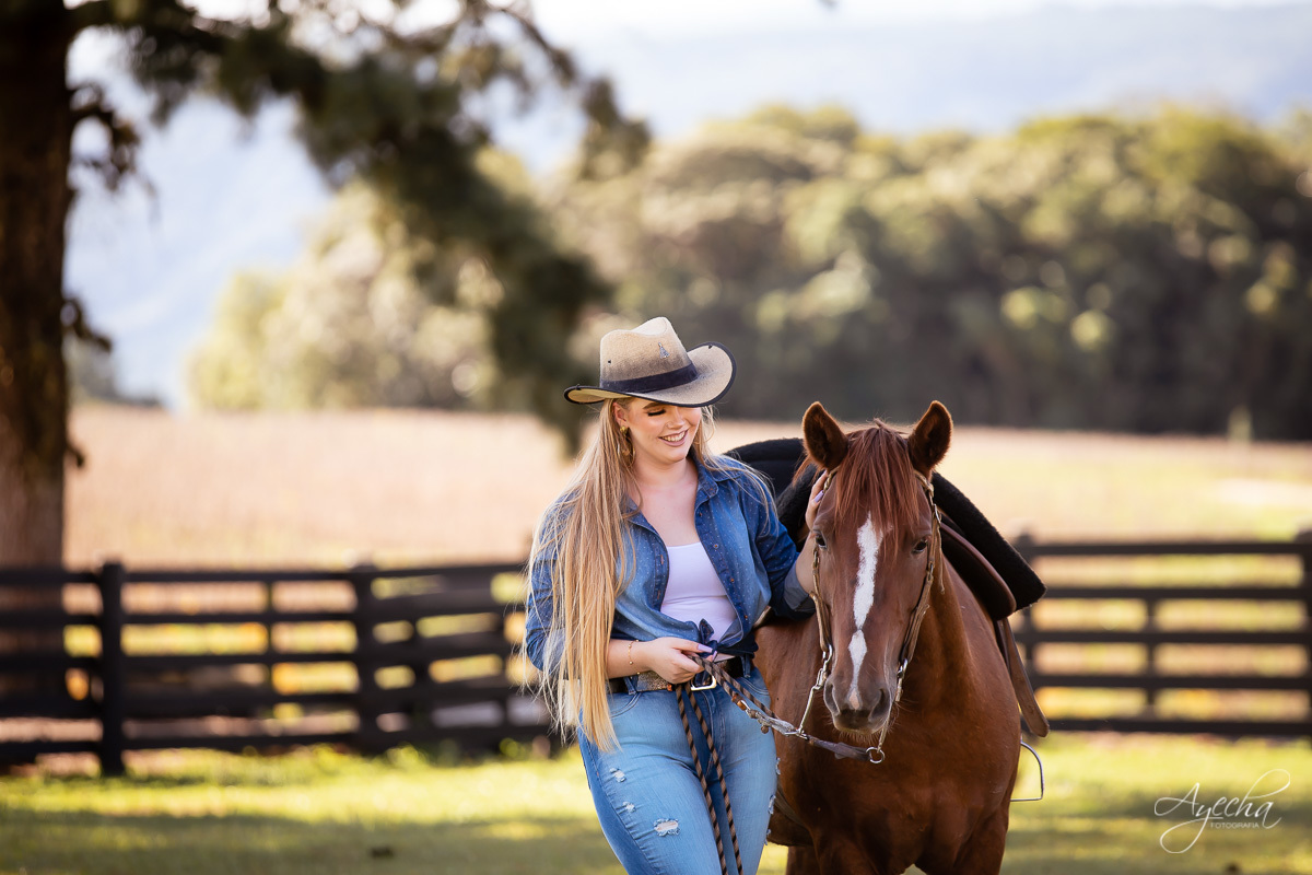 Ensaio debutante coutry, ensaio 15 anos cavalo, ensaio são luiz do purunã, debutar, ensaio princesa; vestido de debutante araucária; ensaio fazenda, 