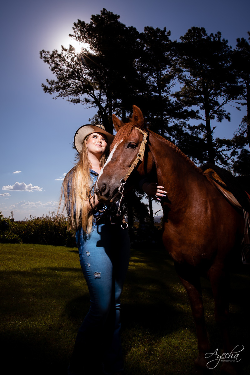 Ensaio debutante coutry, ensaio 15 anos cavalo, ensaio são luiz do purunã, debutar, ensaio princesa; vestido de debutante araucária; ensaio cowgirl; fotos com cavalo; ensaio na fazenda;