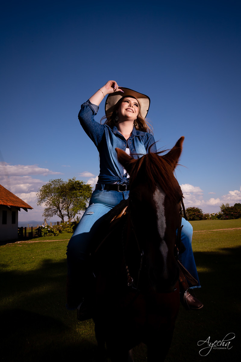 Ensaio debutante coutry, ensaio 15 anos cavalo, ensaio são luiz do purunã, debutar, ensaio princesa; vestido de debutante araucária; ensaio fazenda, 