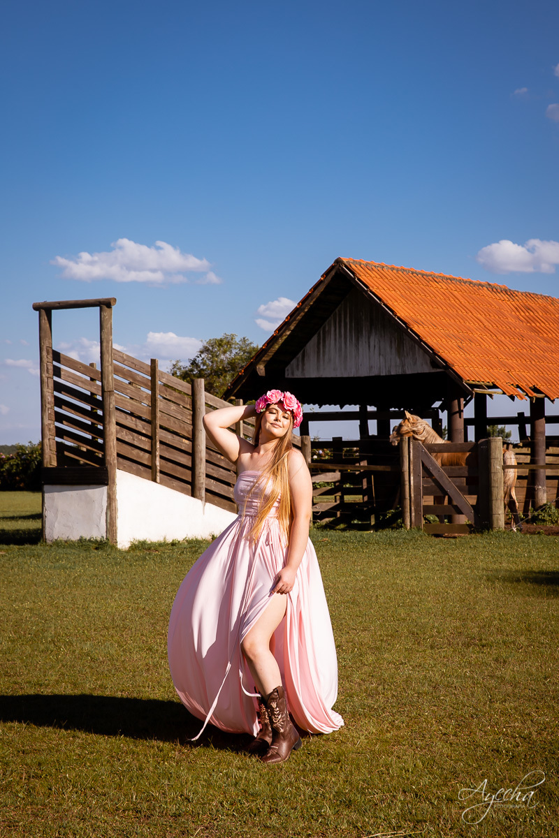Ensaio debutante coutry, ensaio 15 anos cavalo, ensaio são luiz do purunã, debutar, ensaio princesa; vestido de debutante araucária; ensaio fazenda, 