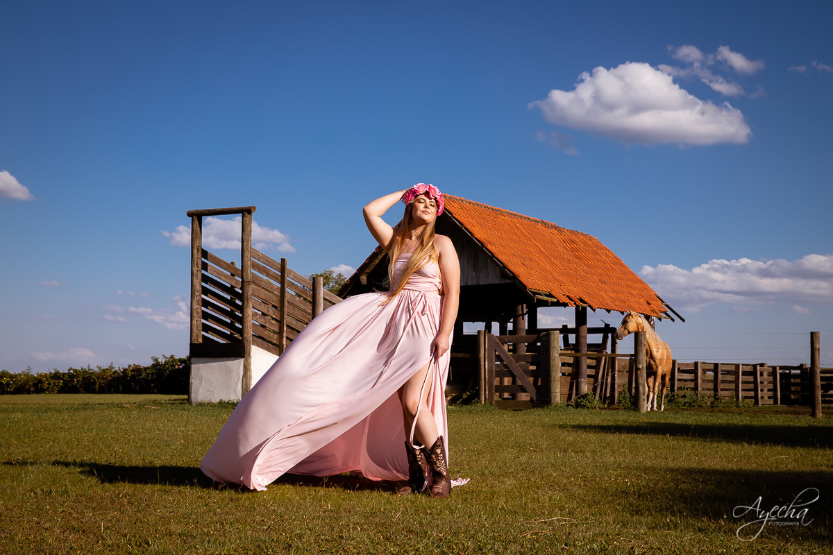 Ensaio debutante coutry, ensaio 15 anos cavalo, ensaio são luiz do purunã, debutar, ensaio princesa; vestido de debutante araucária; ensaio fazenda, 