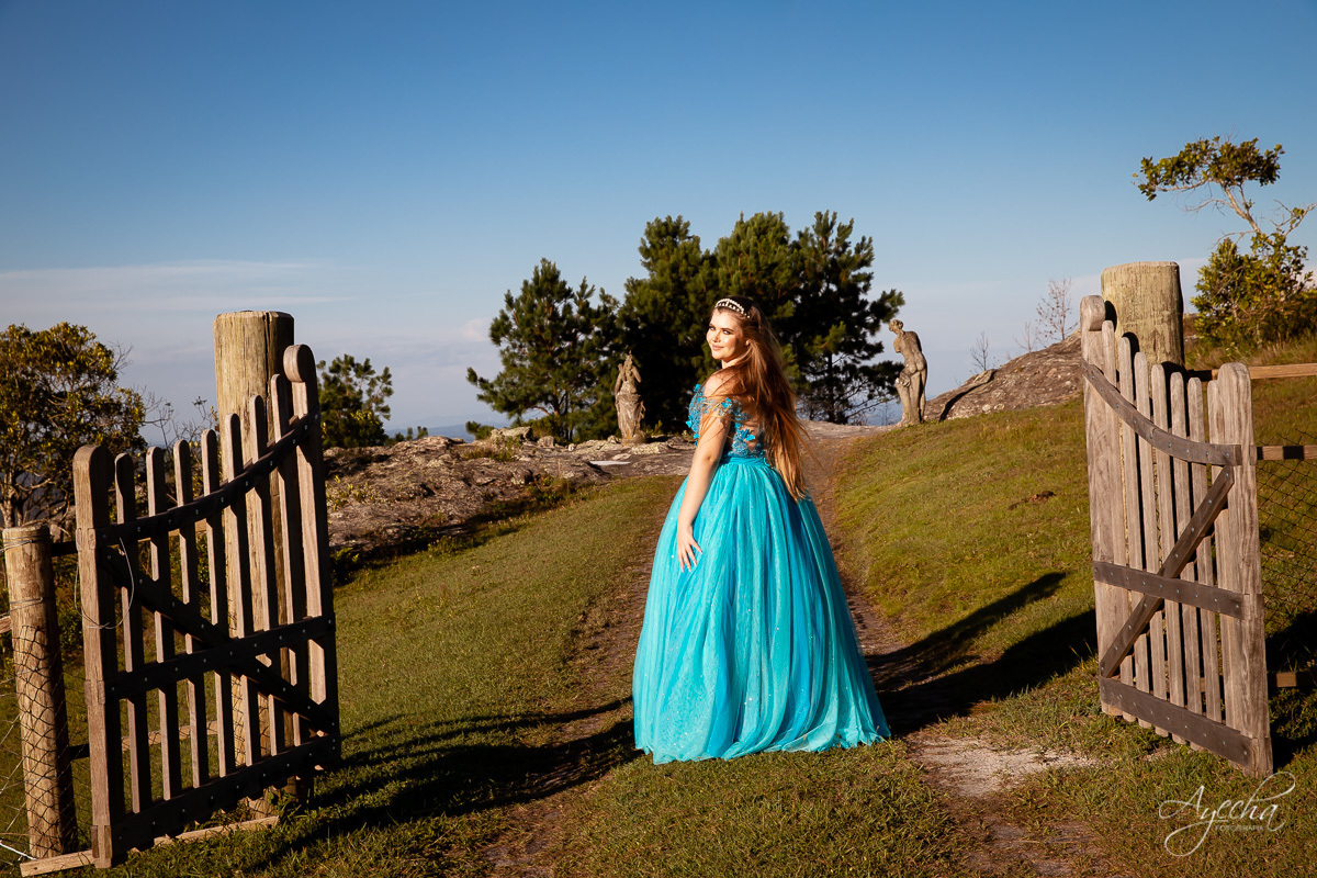 Ensaio debutante coutry, ensaio 15 anos cavalo, ensaio são luiz do purunã, debutar, ensaio princesa; vestido de debutante araucária; ensaio fazenda, 