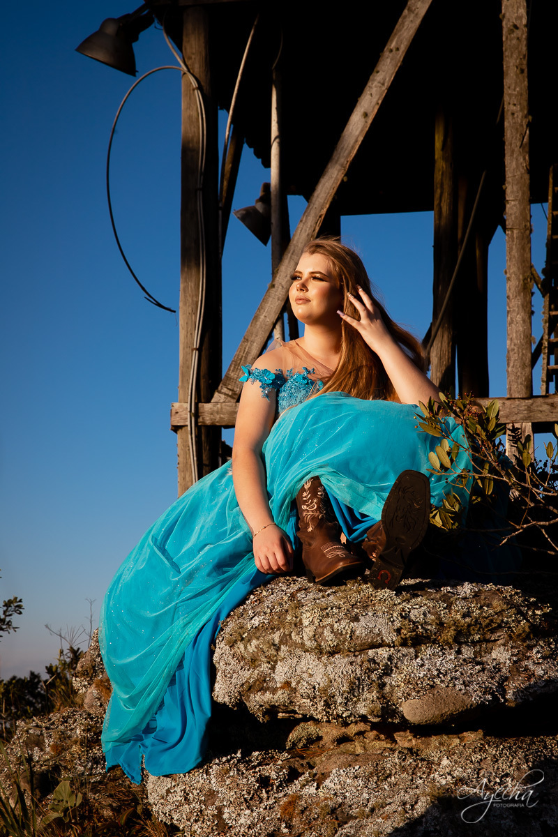 Ensaio debutante coutry, ensaio 15 anos cavalo, ensaio são luiz do purunã, debutar, ensaio princesa; vestido de debutante araucária; ensaio fazenda, 