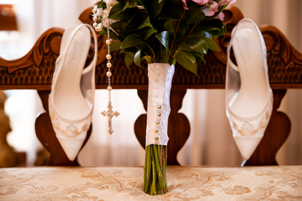 La casa da noiva; Santuário Nossa Senhora de Lourdes; Noivas curitibanas; noivas de curitiba; fotografo de casamento curitiba; fotografia de casamento curitiba; casamento na igreja; ensaio dos noivos; teatro paiol; 