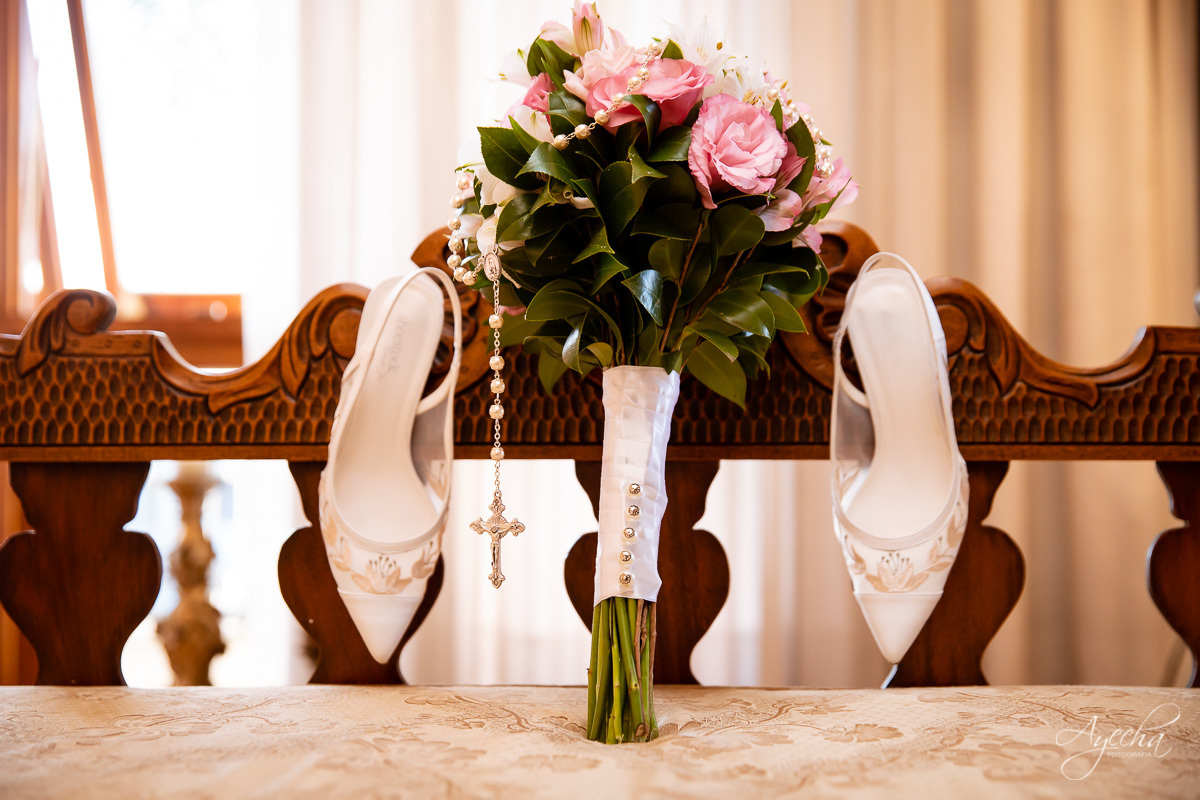 La casa da noiva; Santuário Nossa Senhora de Lourdes; Noivas curitibanas; noivas de curitiba; fotografo de casamento curitiba; fotografia de casamento curitiba; casamento na igreja; ensaio dos noivos; teatro paiol; 