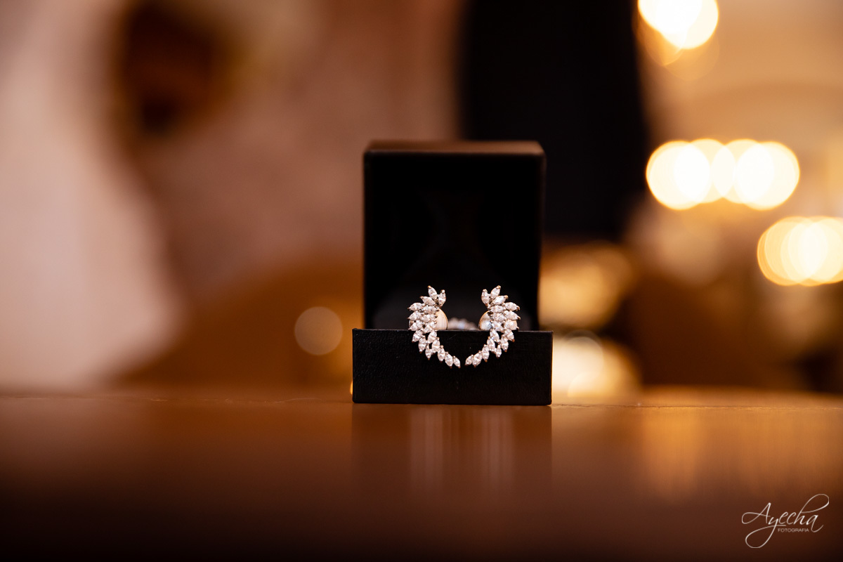 La casa da noiva; Santuário Nossa Senhora de Lourdes; Noivas curitibanas; noivas de curitiba; fotografo de casamento curitiba; fotografia de casamento curitiba; casamento na igreja; ensaio dos noivos; teatro paiol; 