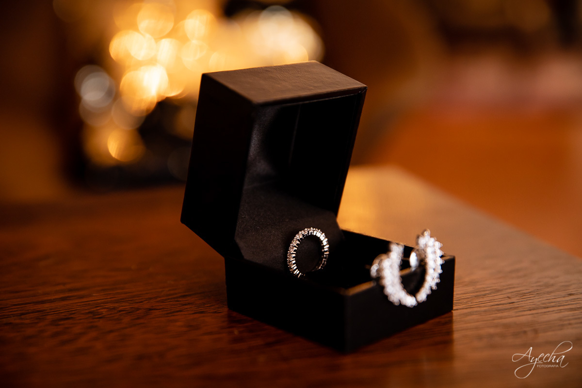 La casa da noiva; Santuário Nossa Senhora de Lourdes; Noivas curitibanas; noivas de curitiba; fotografo de casamento curitiba; fotografia de casamento curitiba; casamento na igreja; ensaio dos noivos; teatro paiol; 