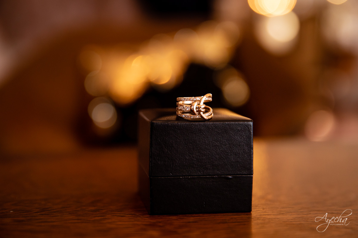 La casa da noiva; Santuário Nossa Senhora de Lourdes; Noivas curitibanas; noivas de curitiba; fotografo de casamento curitiba; fotografia de casamento curitiba; casamento na igreja; ensaio dos noivos; teatro paiol; 