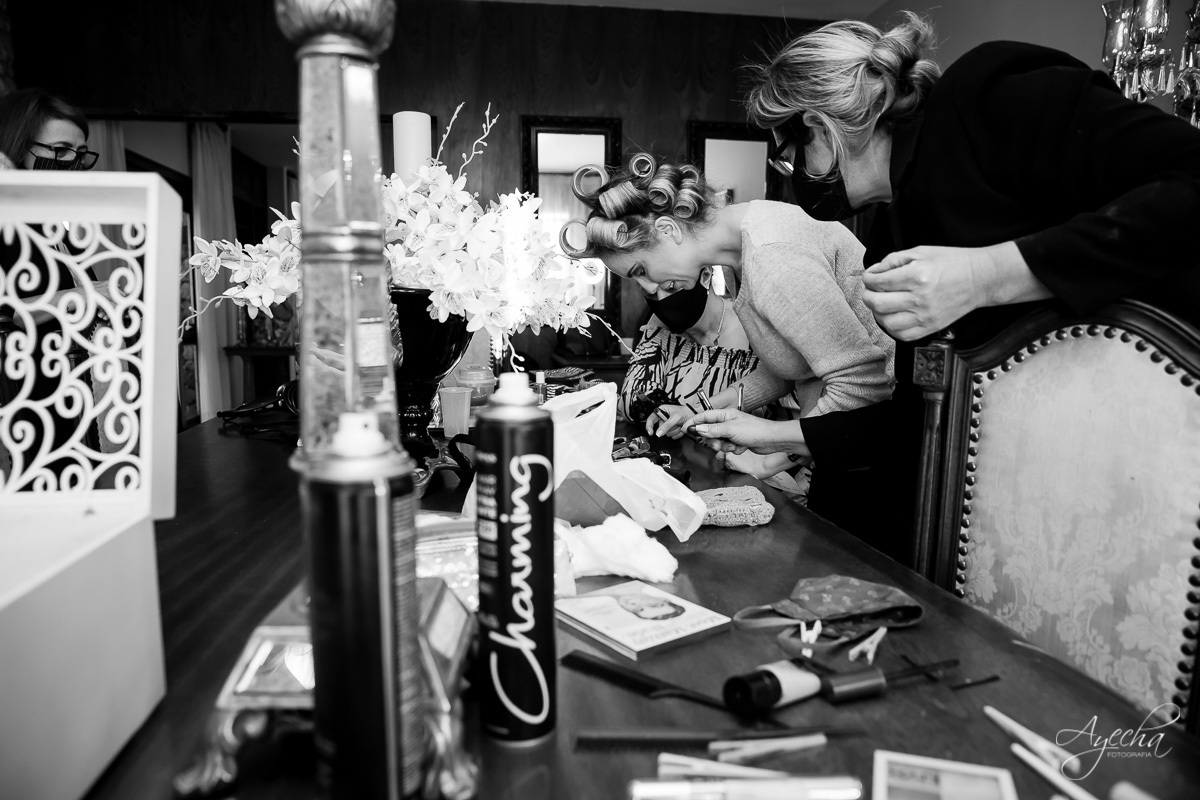 La casa da noiva; Santuário Nossa Senhora de Lourdes; Noivas curitibanas; noivas de curitiba; fotografo de casamento curitiba; fotografia de casamento curitiba; casamento na igreja; ensaio dos noivos; teatro paiol; 