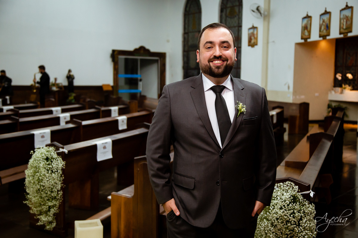La casa da noiva; Santuário Nossa Senhora de Lourdes; Noivas curitibanas; noivas de curitiba; fotografo de casamento curitiba; fotografia de casamento curitiba; casamento na igreja; ensaio dos noivos; teatro paiol; 