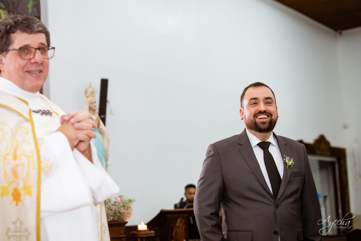 La casa da noiva; Santuário Nossa Senhora de Lourdes; Noivas curitibanas; noivas de curitiba; fotografo de casamento curitiba; fotografia de casamento curitiba; casamento na igreja; ensaio dos noivos; teatro paiol; 