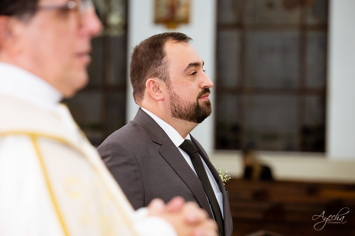 La casa da noiva; Santuário Nossa Senhora de Lourdes; Noivas curitibanas; noivas de curitiba; fotografo de casamento curitiba; fotografia de casamento curitiba; casamento na igreja; ensaio dos noivos; teatro paiol; 