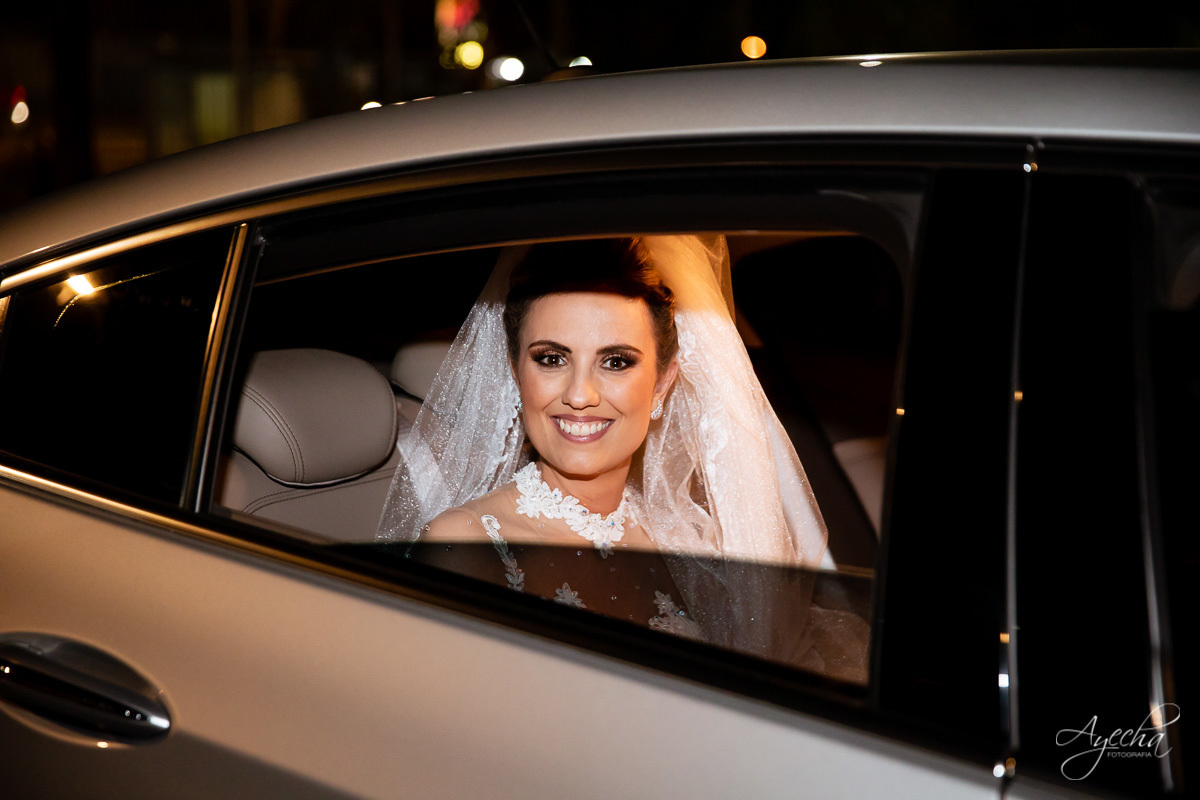 La casa da noiva; Santuário Nossa Senhora de Lourdes; Noivas curitibanas; noivas de curitiba; fotografo de casamento curitiba; fotografia de casamento curitiba; casamento na igreja; ensaio dos noivos; teatro paiol; 