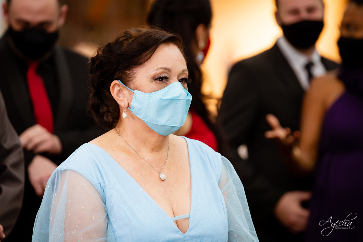 La casa da noiva; Santuário Nossa Senhora de Lourdes; Noivas curitibanas; noivas de curitiba; fotografo de casamento curitiba; fotografia de casamento curitiba; casamento na igreja; ensaio dos noivos; teatro paiol; 