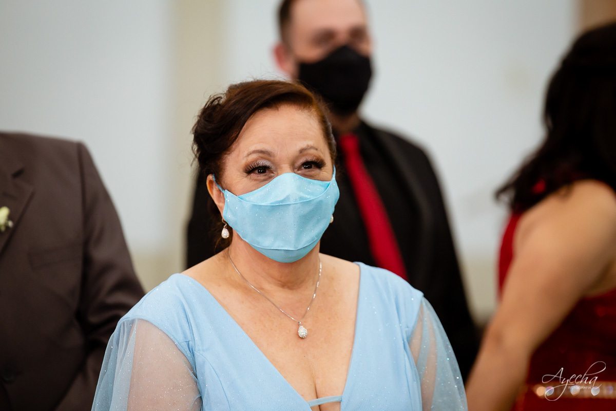 La casa da noiva; Santuário Nossa Senhora de Lourdes; Noivas curitibanas; noivas de curitiba; fotografo de casamento curitiba; fotografia de casamento curitiba; casamento na igreja; ensaio dos noivos; teatro paiol; 