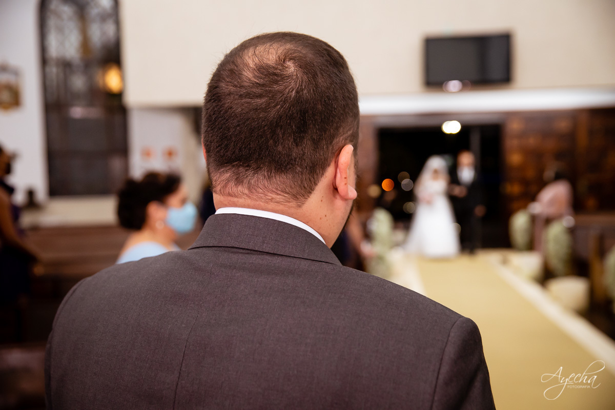 La casa da noiva; Santuário Nossa Senhora de Lourdes; Noivas curitibanas; noivas de curitiba; fotografo de casamento curitiba; fotografia de casamento curitiba; casamento na igreja; ensaio dos noivos; teatro paiol; 