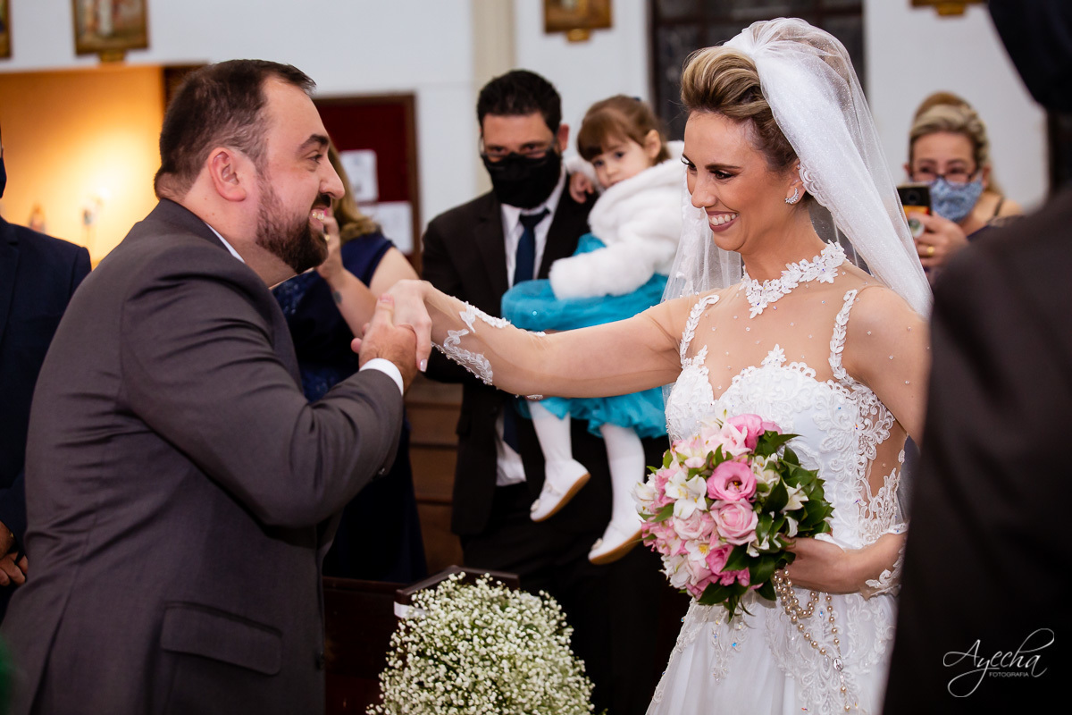 La casa da noiva; Santuário Nossa Senhora de Lourdes; Noivas curitibanas; noivas de curitiba; fotografo de casamento curitiba; fotografia de casamento curitiba; casamento na igreja; ensaio dos noivos; teatro paiol; deborah ayecha fotografia;