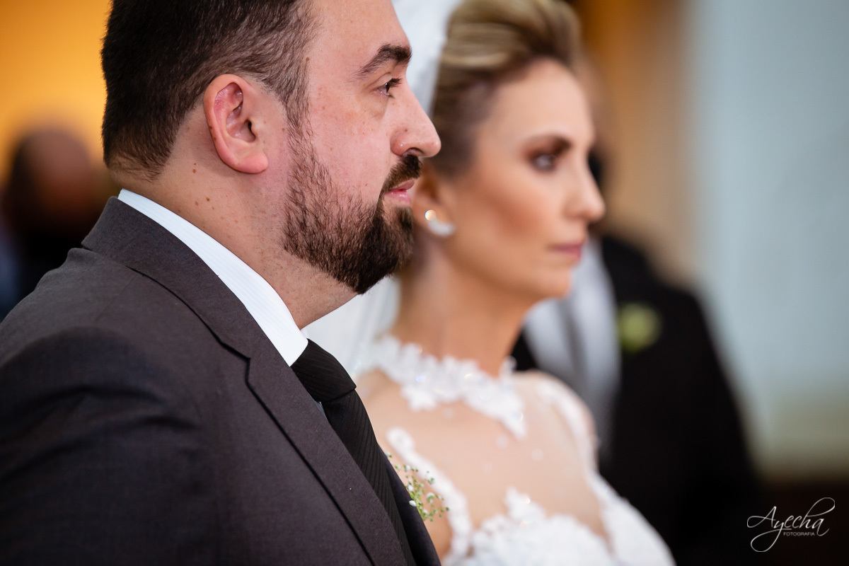 La casa da noiva; Santuário Nossa Senhora de Lourdes; Noivas curitibanas; noivas de curitiba; fotografo de casamento curitiba; fotografia de casamento curitiba; casamento na igreja; ensaio dos noivos; teatro paiol; deborah ayecha fotografia;