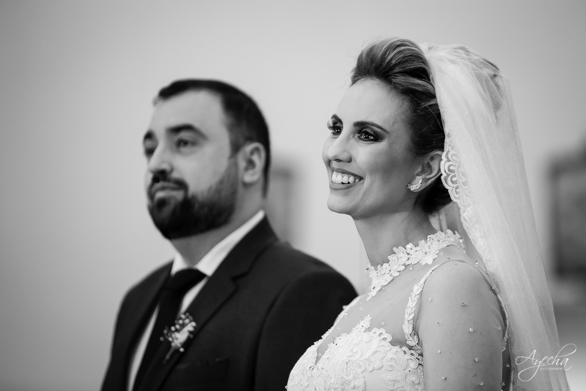 La casa da noiva; Santuário Nossa Senhora de Lourdes; Noivas curitibanas; noivas de curitiba; fotografo de casamento curitiba; fotografia de casamento curitiba; casamento na igreja; ensaio dos noivos; teatro paiol; deborah ayecha fotografia;