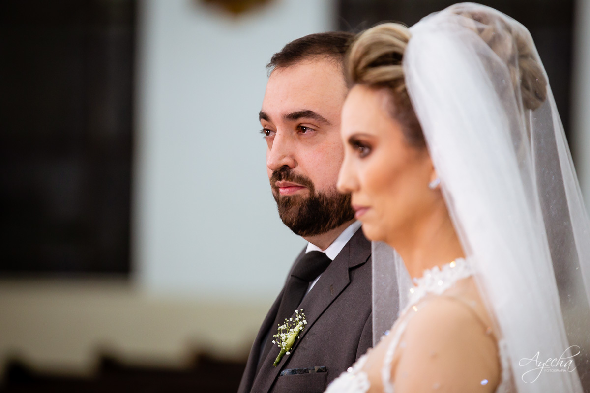 La casa da noiva; Santuário Nossa Senhora de Lourdes; Noivas curitibanas; noivas de curitiba; fotografo de casamento curitiba; fotografia de casamento curitiba; casamento na igreja; ensaio dos noivos; teatro paiol; deborah ayecha fotografia;