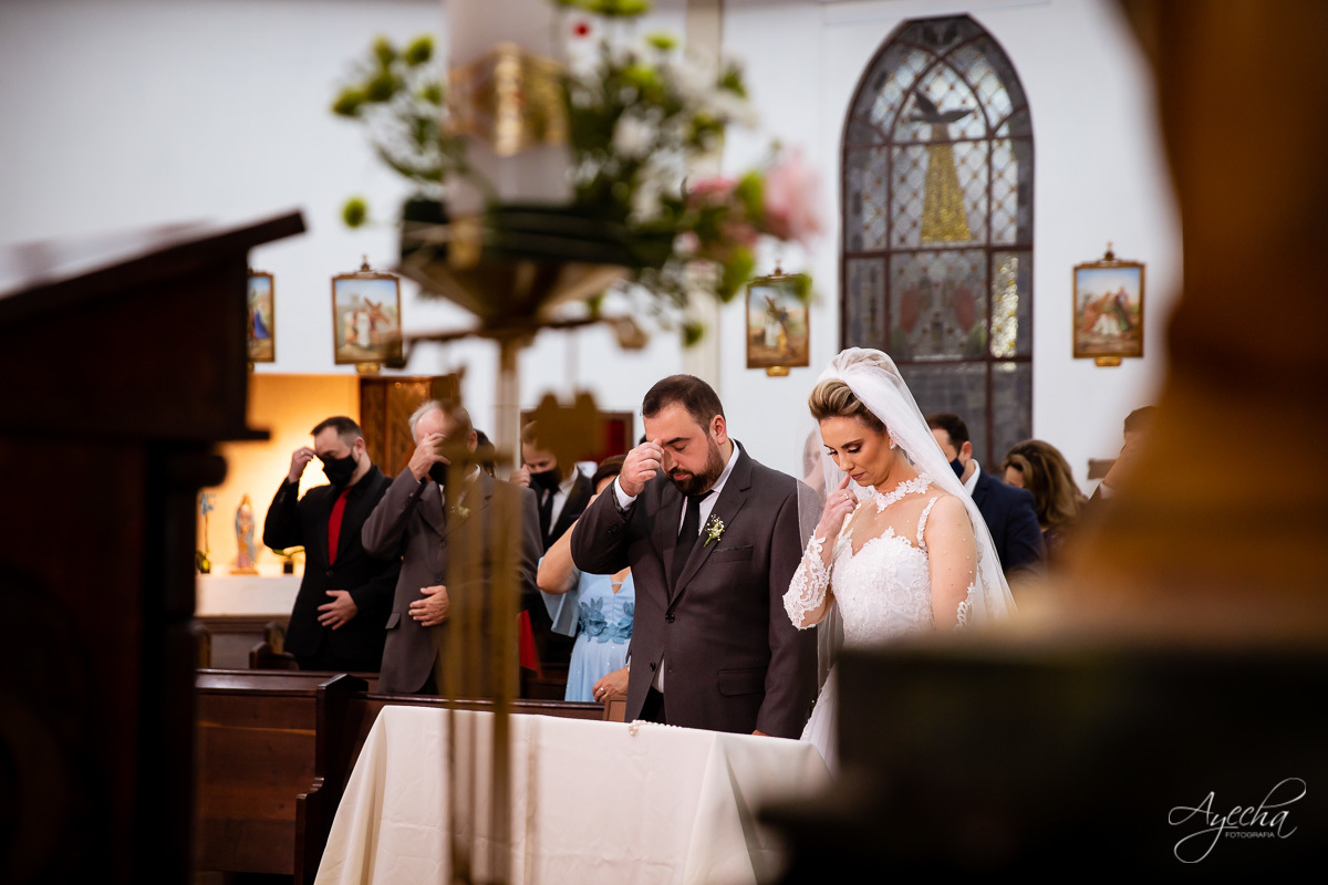 La casa da noiva; Santuário Nossa Senhora de Lourdes; Noivas curitibanas; noivas de curitiba; fotografo de casamento curitiba; fotografia de casamento curitiba; casamento na igreja; ensaio dos noivos; teatro paiol; deborah ayecha fotografia;