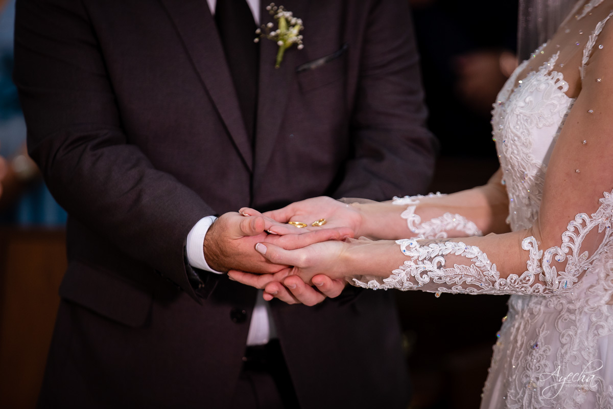 La casa da noiva; Santuário Nossa Senhora de Lourdes; Noivas curitibanas; noivas de curitiba; fotografo de casamento curitiba; fotografia de casamento curitiba; casamento na igreja; ensaio dos noivos; teatro paiol; deborah ayecha fotografia;