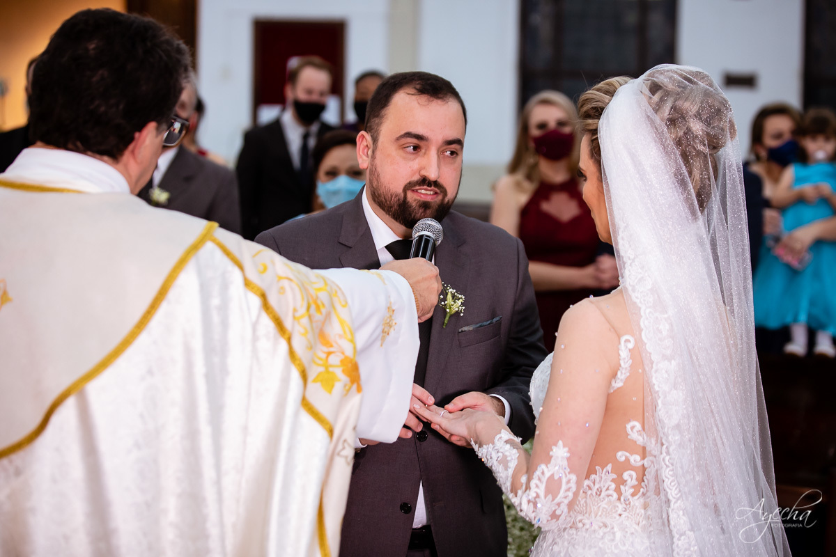 La casa da noiva; Santuário Nossa Senhora de Lourdes; Noivas curitibanas; noivas de curitiba; fotografo de casamento curitiba; fotografia de casamento curitiba; casamento na igreja; ensaio dos noivos; teatro paiol; deborah ayecha fotografia;