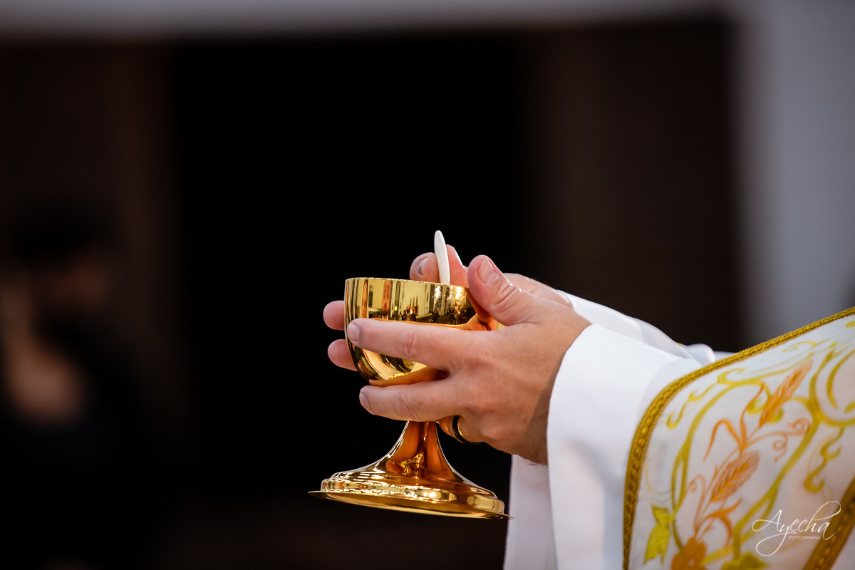 La casa da noiva; Santuário Nossa Senhora de Lourdes; Noivas curitibanas; noivas de curitiba; fotografo de casamento curitiba; fotografia de casamento curitiba; casamento na igreja; ensaio dos noivos; teatro paiol; deborah ayecha fotografia;