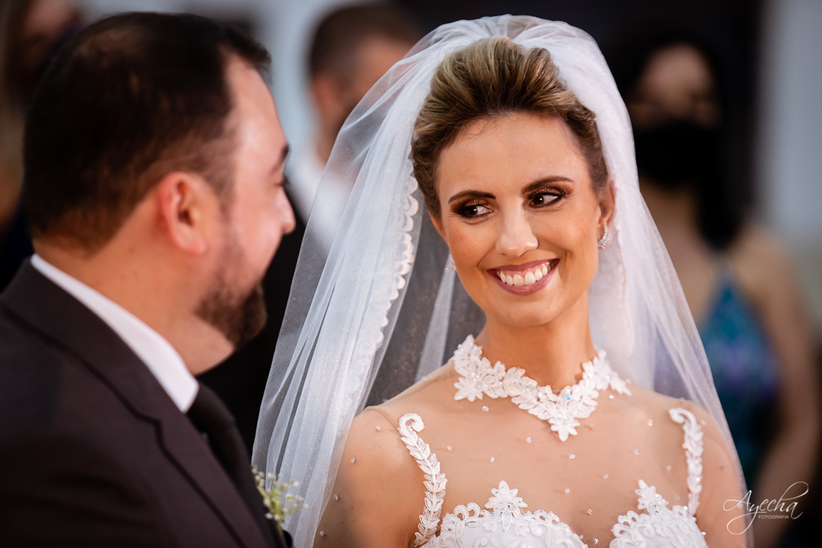 La casa da noiva; Santuário Nossa Senhora de Lourdes; Noivas curitibanas; noivas de curitiba; fotografo de casamento curitiba; fotografia de casamento curitiba; casamento na igreja; ensaio dos noivos; teatro paiol; deborah ayecha fotografia;