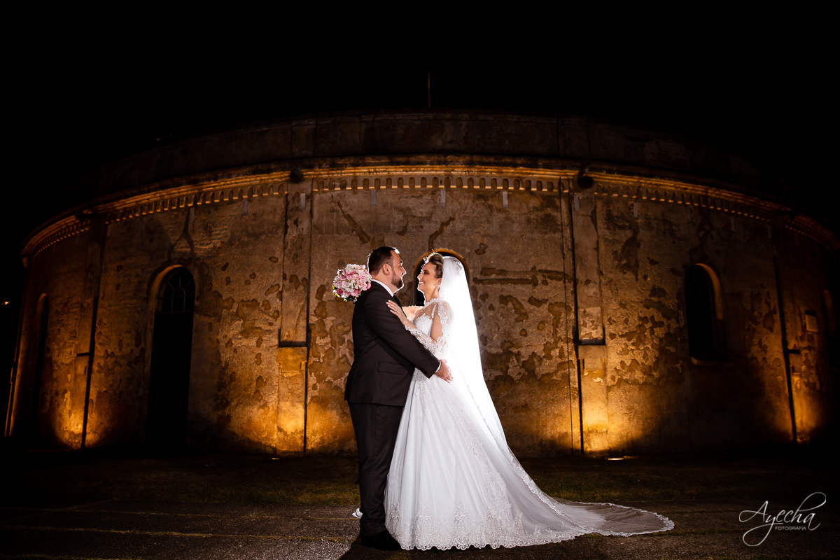 La casa da noiva; Santuário Nossa Senhora de Lourdes; Noivas curitibanas; noivas de curitiba; fotografo de casamento curitiba; fotografia de casamento curitiba; casamento na igreja; ensaio dos noivos; teatro paiol; deborah ayecha fotografia;